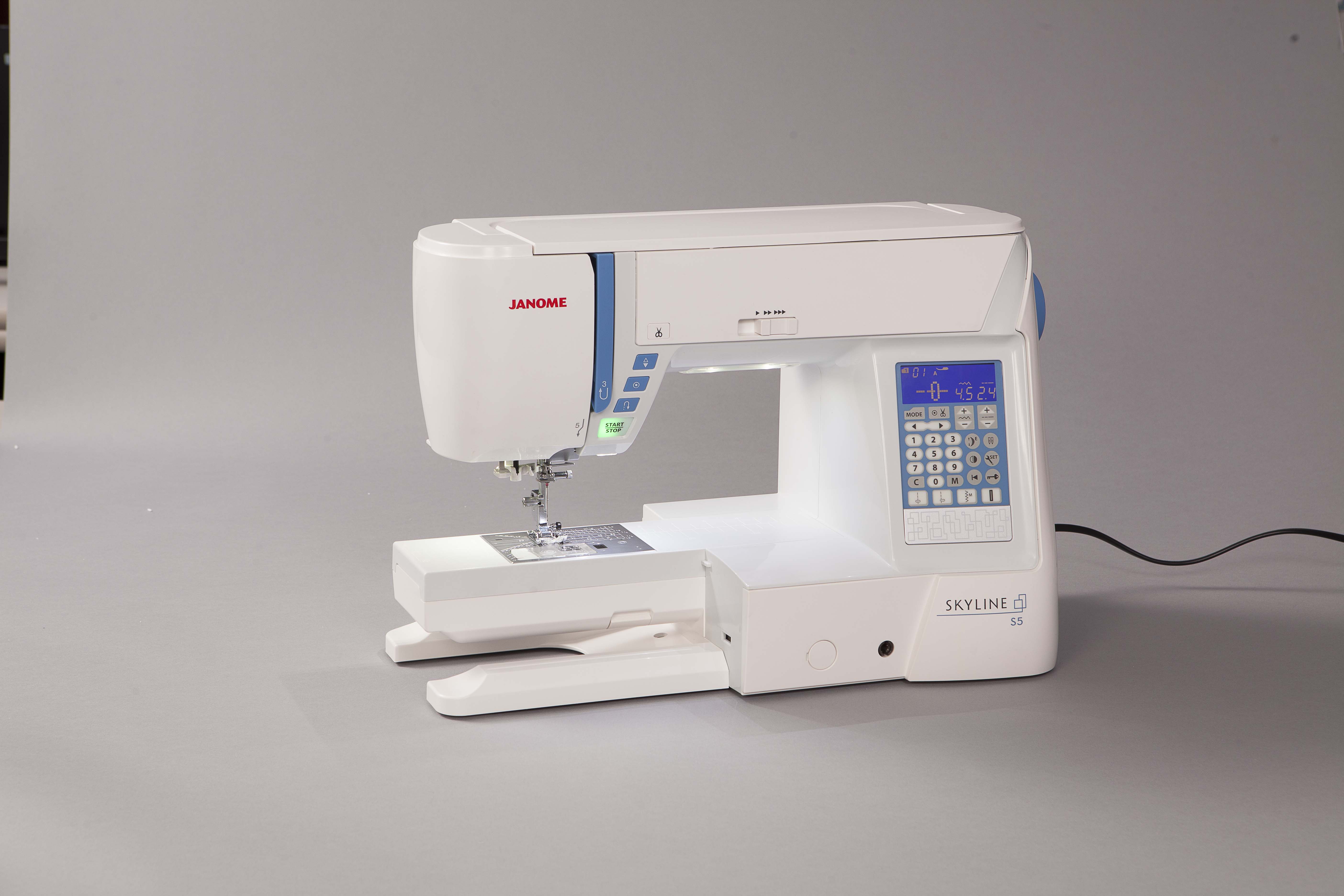 JANOME SKYLINE S5 mit großem Anschiebetisch | Nähmaschinen Welt